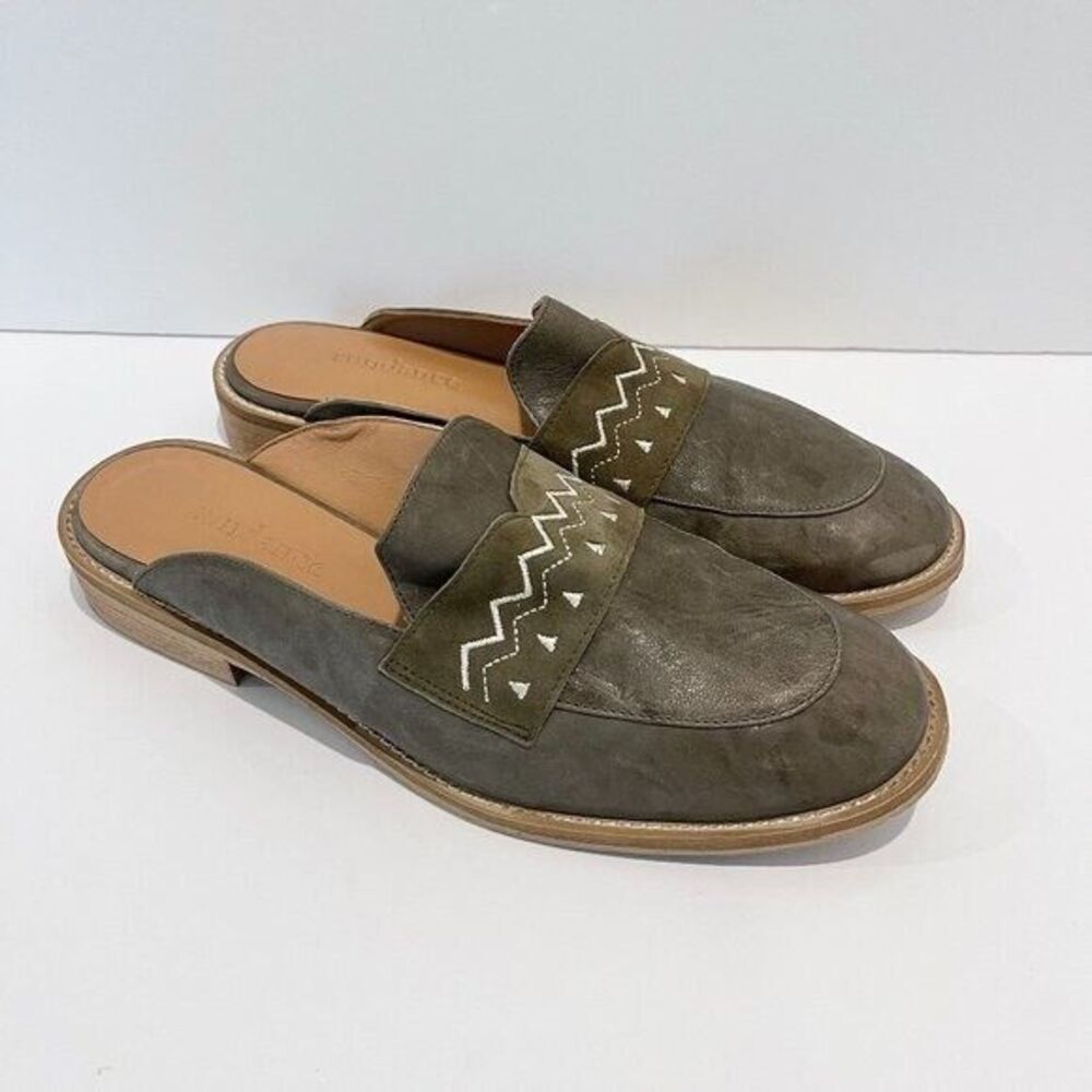 Sundance Leather Embroidered Mules Size 38 = 8 Women's Green Pewter Flats
